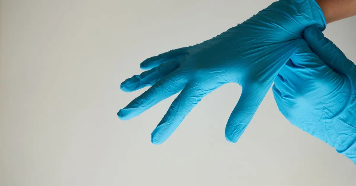 Les différences clés entre gants en latex et gants en nitrile